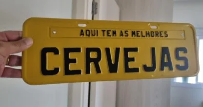 Placa de Carro Personalizada "Aqui Tem as Melhores Cervejas"